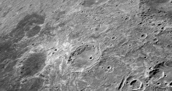 Study proposes new explanation for bright swirls visible on the moon