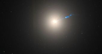 This view shows the extent of M87's radio jet, compared to the size of the massive galaxy itself