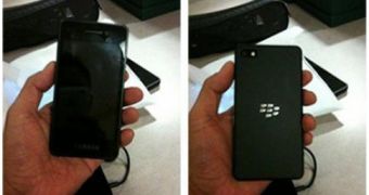 First BlackBerry 10 Prototype Live Pictures Leak