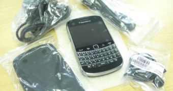 BlackBerry Bold 9900 on eBay