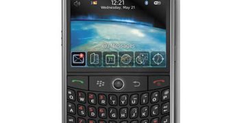 BlackBerry Curve 8900 available in Italy