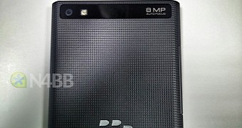BlackBerry Leap back side