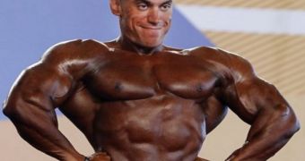 Bodybuilder goes crazy with tanning lotion