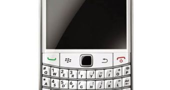 BlackBerry Bold 9780 headed for Virgin Mobile Canada in white