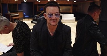 Bono apologizes to fans about the free album on iTunes scandal