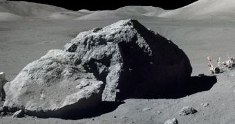 Boulder-Climbing on the Moon