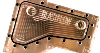 The Blastflow waterblock is made of polished copper and transparent acrylic polimers