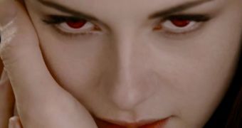 “Breaking Dawn 2” Featurette: See the World As a Vampire Does