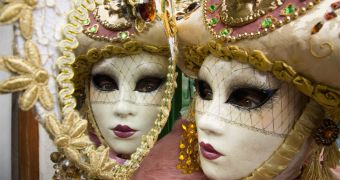 Bring the Carnival to Windows 7 with Masquerade Theme