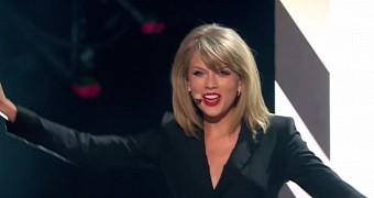 Taylor Swift performs “Blank Space” at the Brit Awards 2015