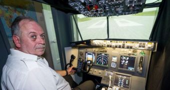 Richard Hutchinson built a replica Boeing 737 cockpit in his spare bedroom