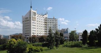 The man plunged from the 7th level of Baia Mare's Mara Hotel