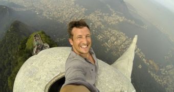 Lee Thompson took an impressive selfie at the top of the Christ The Redeemer statue
