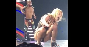 Britney Spears falls on stage in Las Vegas, injures ankle