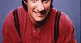 Bronson Pinchot dishes all the dirt on his former co-stars, will probably get sued