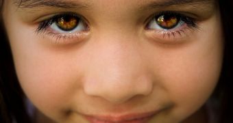 People with brown eyes seem more trustworthy than others