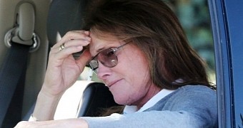 Bruce Jenner could face vehicular manslaughter charge after causing 4-car collision that killed 1 driver