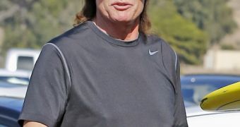 Bruce Jenner desperately wants to get rid og his male breasts