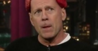 Bruce Willis wears hairpiece made of meat on David Letterman, has him eat from it