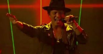 Bruno Mars Brings “Locked Out of Heaven” to X Factor USA – Video