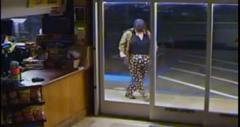 Clumsy thief stumbles during robbery attempt