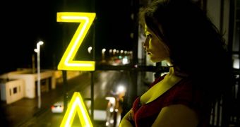 Gemma Arteron plas vampire Clara in “Byzantium”