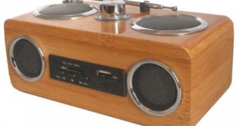 Vintage desktop speaker made with bio-degradable natural bamboo, unveiled by Impecca