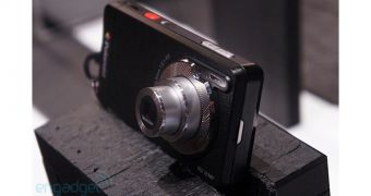 CES 2012: Polaroid Tests Smartphone Market with SC1630, an Android Device with 16MP HD Smart Camera