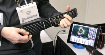 CES 2013: Pluck the Strings of This MIDI Guitar and Stream the Music over Wi-Fi