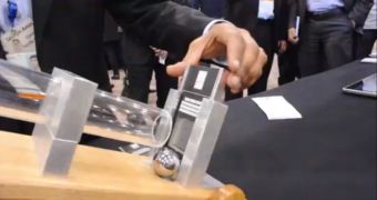 CES 2013: Potential iPhone 5S/6 Glass Durability Demoed Live