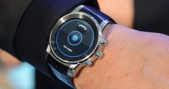 CES 2015: LG WebOS Smartwatch Emerges, Used by Audi Rep – Video