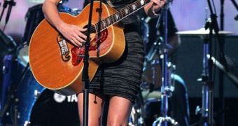 Gwyneth Paltrow performs live at the CMA Awards 2010