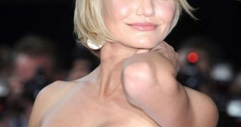 Cameron Diaz is writing a book on nutrition for young girls, will promote it with a tour across the US