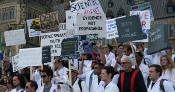 Canadian scientists protest against budget cuts to environmental research