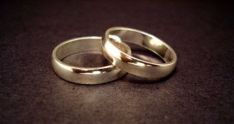 Researchers find married people have an easier time dealing with cancer