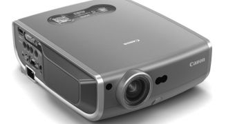 The new Canon REALiS WUX10 LCOS multimedia projector
