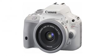 Canon White EOS Kiss X7