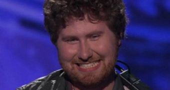 Casey Abrams performs Maroon 5 track on AI, steals a peck on the cheek from Jennifer Lopez