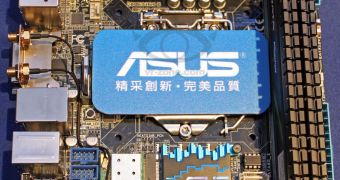 Asus P8Z77-I Deluxe mini-ITX motherboard with Intel's Z77 PCH