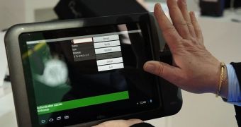 Fujitsu tablet with palm scanner