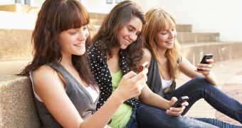 Scientists link cellphone use with young poeple's sense of social belonging
