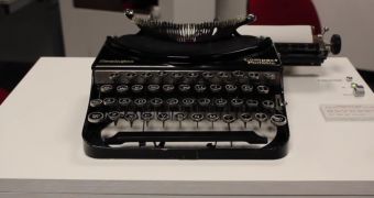 Web-connected typewriter
