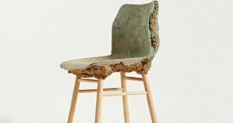 Wood shavings-based chair made by Marjan van Aubel and James Shaw