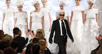 Chanel Couture 2009 Sets the Tone of the Season: White Is In