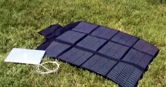 Juicz Solar Charger by QuickerTek
