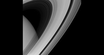 NASA shares beautiful picture of Saturn (click to view full image)