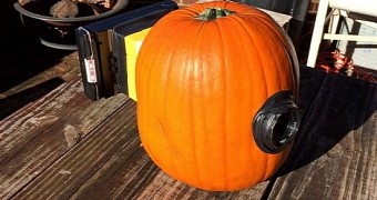 Polaroid pumpkin camera is a cool project