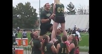 Cheerleader proposes to long-time girlfriend