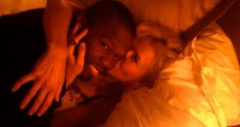 Chelsea Handler smooches 50 Cent in her own bed – photo posted on Twitter by Handler herself