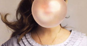 Chewing gum is not disrespectful, it actually makes you look fun, according to Beldent